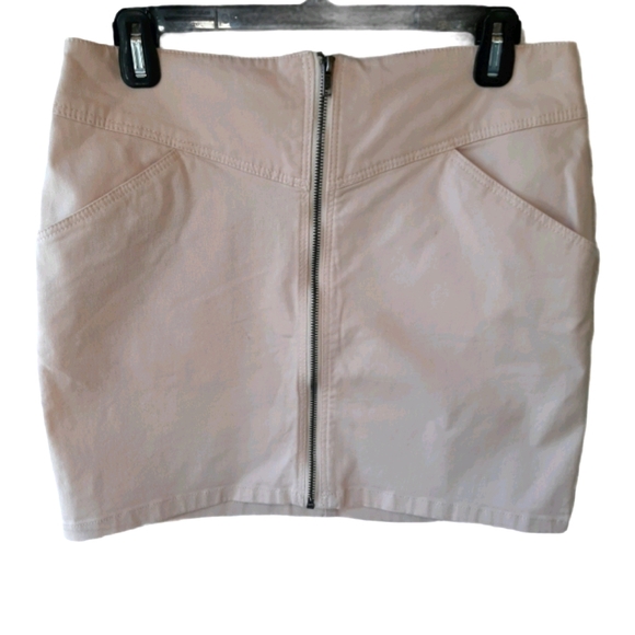 H&M mini skirt with zipper front, size 8 - Picture 2 of 8